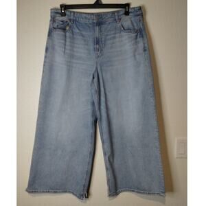 American Eagle Size 16 Short Ultra Wide Leg Super High-Rise Light Wash Jeans